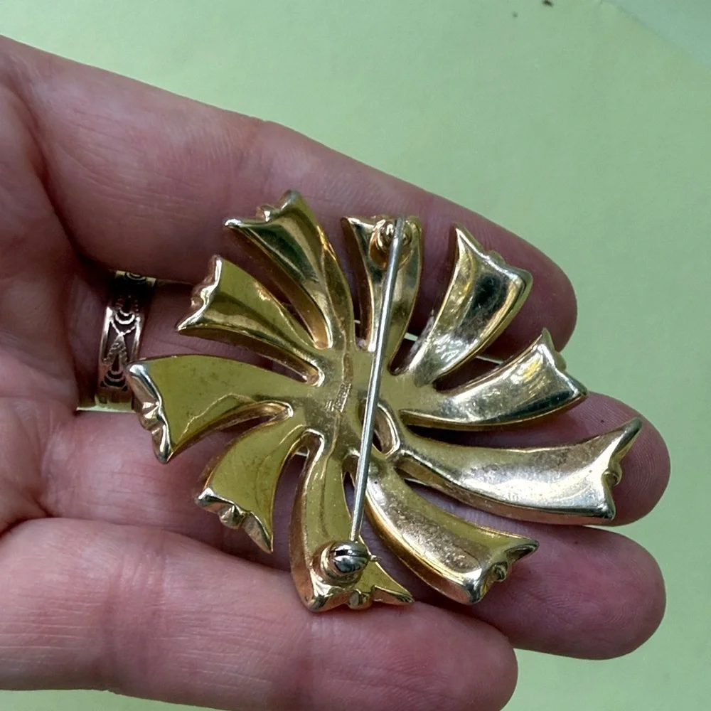 Vintage Trifari Gold Large Swirl Brooch